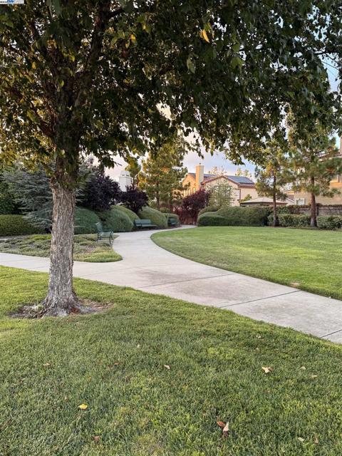 2732 Breaker Ln, Hayward CA: https://media.crmls.org/mediaz/062b7578-97f3-4126-aba1-8677a0f55c35.jpg