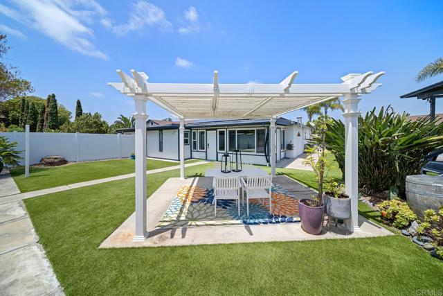 3923 San Pablo Avenue, Oceanside CA: https://media.crmls.org/mediaz/062bd098-50c9-4162-ade3-a1f69c1c972a.jpg