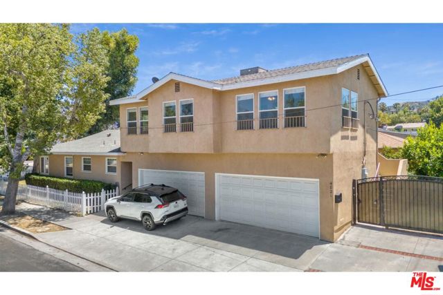 4821 Topanga Canyon Boulevard, Woodland Hills CA: https://media.crmls.org/mediaz/062d5313-43a5-43b3-b9f7-b83fcead3c8d.jpg