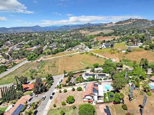 1817 Sunny Slope Terrace, Escondido CA: https://media.crmls.org/mediaz/062d8290-90bc-4d00-bcc3-04de5802b07f.jpg