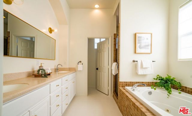 71638 Laura Lane,  CA: https://media.crmls.org/mediaz/062ddecf-1a80-4afd-9168-f2f00f37d64c.jpg