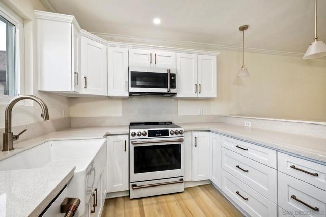 5370 La Jolla Blvd, La Jolla CA: https://media.crmls.org/mediaz/062e1377-fdd5-4590-8faa-fe7a4e4ec91e.jpg