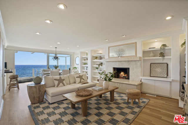 26908 Malibu Cove Colony Drive, Malibu CA: https://media.crmls.org/mediaz/062e9fe4-72bf-41e0-9464-a0a97590330a.jpg