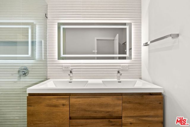 4771 La Villa Marina, Marina del Rey CA: https://media.crmls.org/mediaz/062efea9-b454-4749-8d95-f8900ac7dfd2.jpg