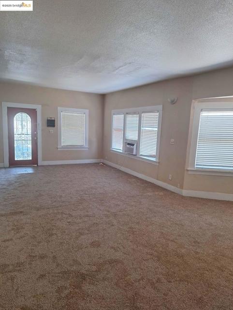 619 W 6Th St, Antioch CA: https://media.crmls.org/mediaz/062f2209-a3e9-4f48-82ad-a66356fddf07.jpg