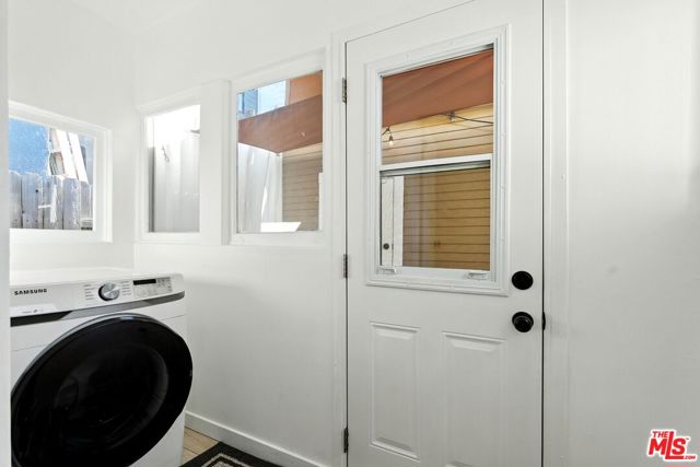 3712 E 10th Street, Long Beach CA: https://media.crmls.org/mediaz/062f249c-7afa-439b-a007-2a1ac46508a2.jpg