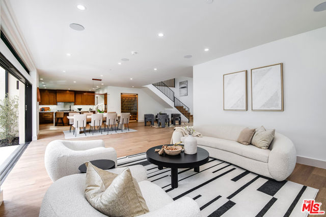 16226 Dickens Street, Encino CA: https://media.crmls.org/mediaz/062f2688-1a03-4dba-965c-d9745f1f7ed9.jpg