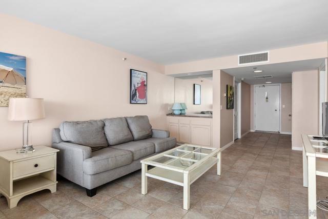 1820 Avenida Del Mundo, Coronado CA: https://media.crmls.org/mediaz/062f33f0-5178-49cd-8c47-a0a5dd7c5717.jpg