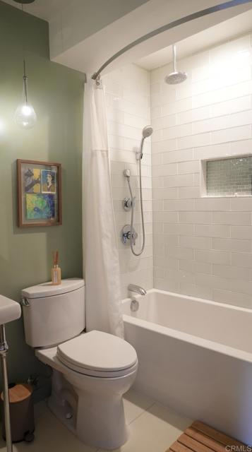 Detail Gallery Image 14 of 19 For 1250 Powell St #10,  Emeryville,  CA 94608 - 1 Beds | 1/1 Baths