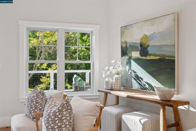 973 4Th St, Lafayette CA: https://media.crmls.org/mediaz/062fb772-ea8f-4608-8b68-6399336c456c.jpg