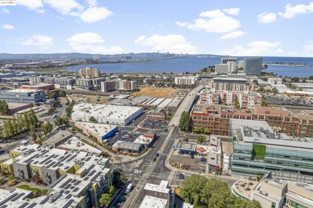 1364 Powell St, Emeryville CA: https://media.crmls.org/mediaz/0630cbe9-63e1-4ba0-a2df-6fc89ed810f5.jpg