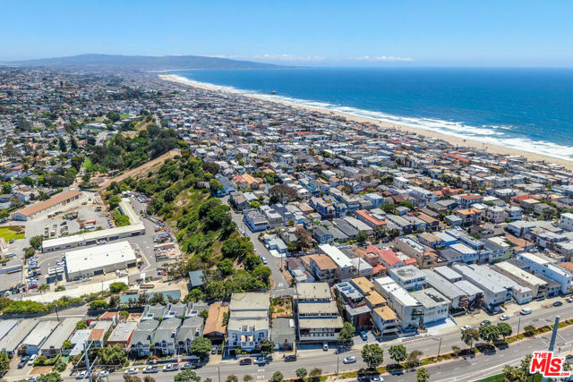 472 Rosecrans Avenue, Manhattan Beach, California 90266, 0 ,Residential Income,For Sale,Rosecrans,0,26830069