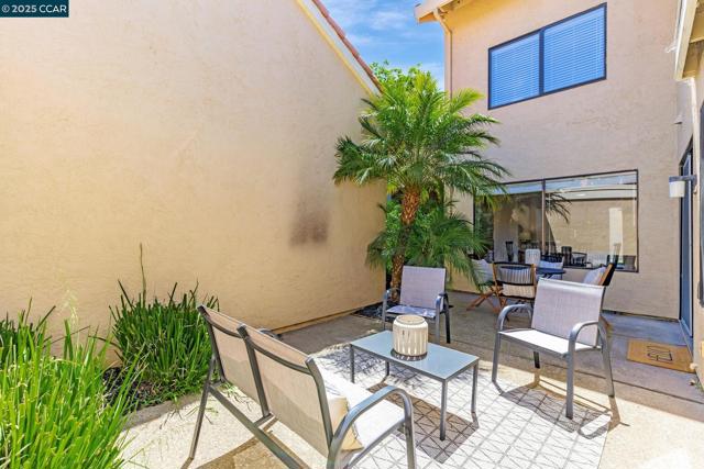 102 Northcreek Cir, Walnut Creek CA: https://media.crmls.org/mediaz/0631b655-9f52-419d-a793-7385b66c6d29.jpg