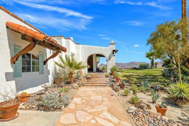 48600 Coyote Road, Palm Desert CA: https://media.crmls.org/mediaz/06322f5b-4231-4c81-a900-091609b10a09.jpg