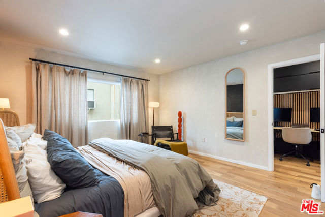 536 N Orlando Avenue, West Hollywood CA: https://media.crmls.org/mediaz/0632352e-1548-43dd-9a6b-331f02e6eeb6.jpg