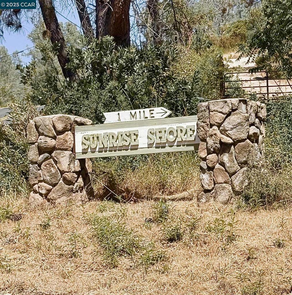 https://media.crmls.org/mediaz/0632f1ef-f804-402c-aef8-7a370770e165.jpg?preset=X-Large