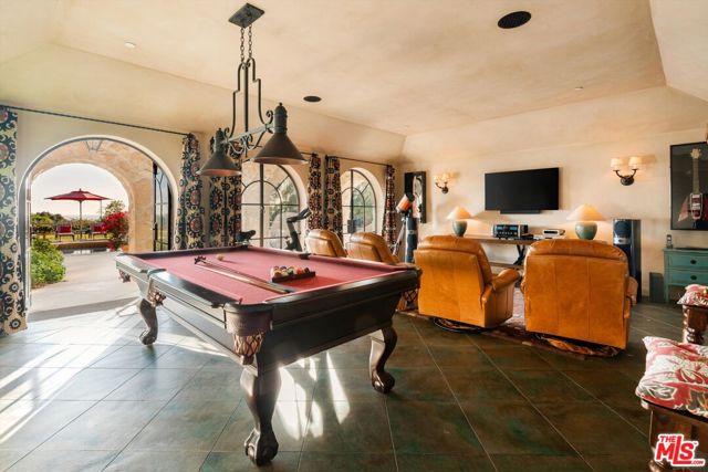 1915 Monte Alegre Drive, Carpinteria CA: https://media.crmls.org/mediaz/063334b2-b2a1-435b-9b66-1344288c6d57.jpg