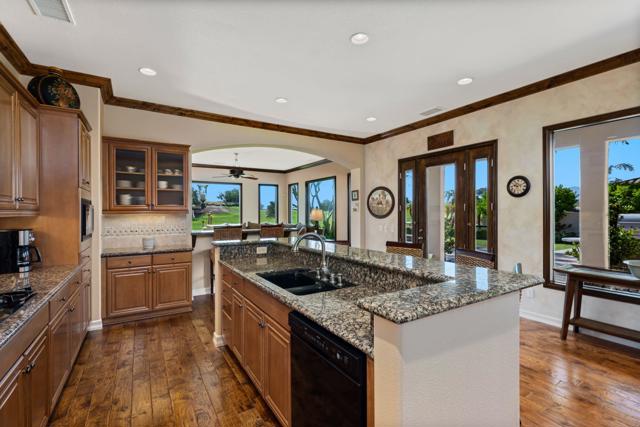326 Loch Lomond Road, Rancho Mirage CA: https://media.crmls.org/mediaz/06333a2d-7627-4a17-886d-d55a3c0a1e14.jpg
