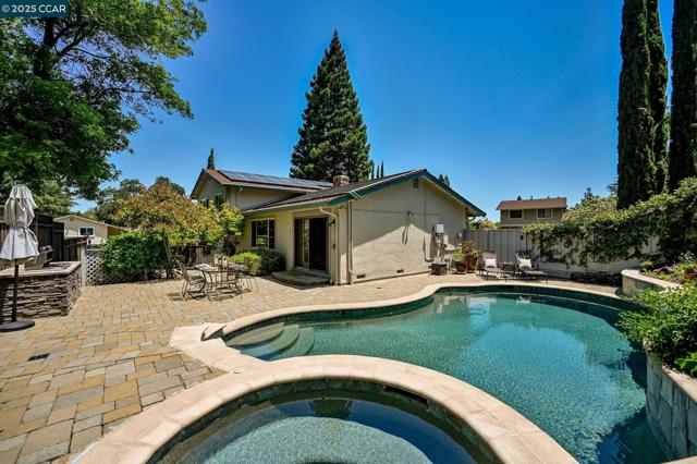 2 Kulani Ln, Pleasant Hill CA: https://media.crmls.org/mediaz/06339e2d-ba9a-4d9b-8cde-0af25c08d25a.jpg