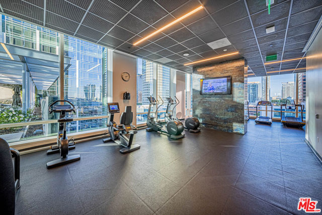 877 Francisco Street, Los Angeles CA: https://media.crmls.org/mediaz/06345464-ec4b-48bb-a689-090940359570.jpg