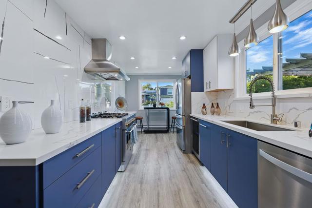 114 Garden Lane, Daly City CA: https://media.crmls.org/mediaz/063560f4-8036-40b8-8890-2124ec0d0a0a.jpg