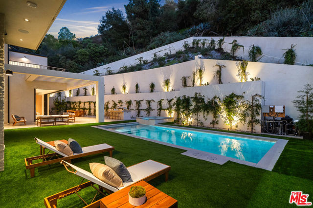 10950 Verano Road, Los Angeles CA: https://media.crmls.org/mediaz/0635cc49-589d-46a6-b1ae-8279f50fce28.jpg