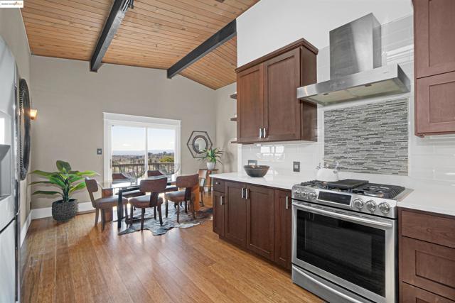 4329 Lawrence Dr, Castro Valley CA: https://media.crmls.org/mediaz/063639fa-0874-4b80-a5f3-8642f7216393.jpg