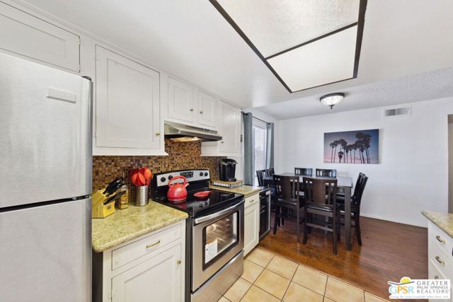 5205 E Waverly Drive, Palm Springs CA: https://media.crmls.org/mediaz/0637097f-4e0a-4beb-8562-beb0cdb830bc.jpg