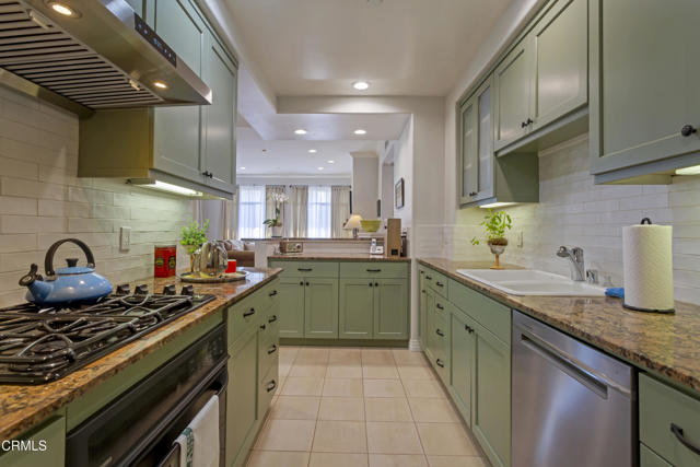 748 Locust Street, Pasadena CA: https://media.crmls.org/mediaz/0637111c-68c7-4759-80cf-7ae1e62a937e.jpg