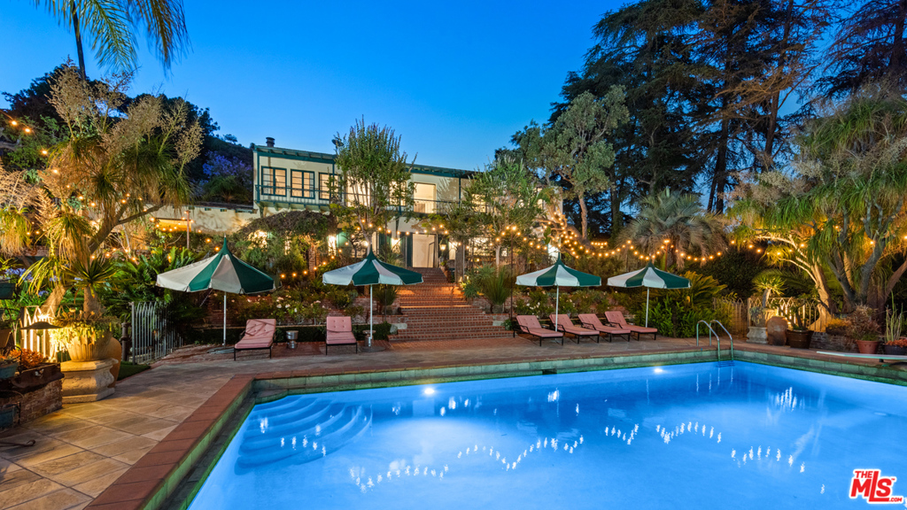 2003 La Brea Terrace
