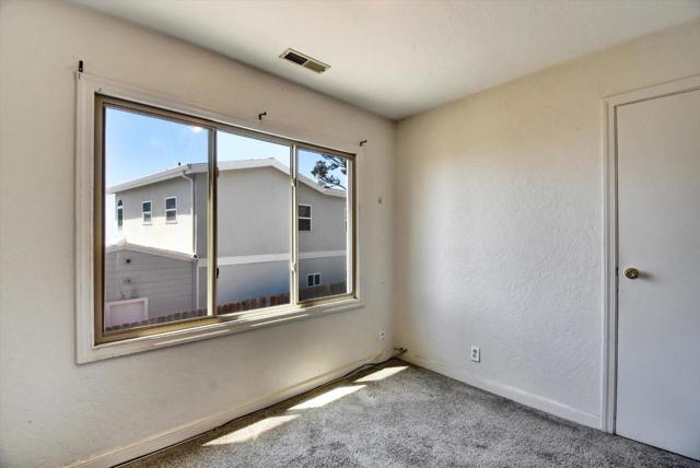 331 Manor Drive, Pacifica CA: https://media.crmls.org/mediaz/0637938b-13e4-4981-b701-d94db4808a6d.jpg