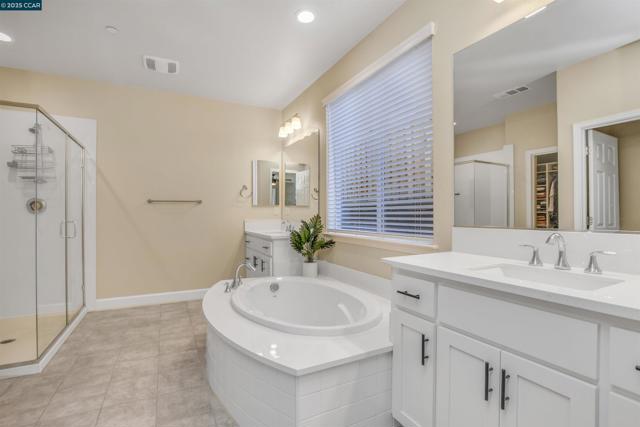 5420 Promontory Way, Antioch CA: https://media.crmls.org/mediaz/0637c598-d83d-43ce-a6da-866511dcdf4b.jpg