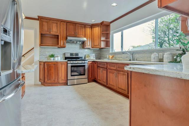 18 Queen Anne Court, Millbrae CA: https://media.crmls.org/mediaz/0637d7a9-6e05-42d2-9806-75d7c43bd88d.jpg