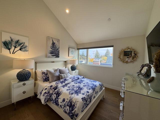 16 Hillview Avenue, Redwood City CA: https://media.crmls.org/mediaz/0637d891-151d-4b9c-8ab4-41207299edbb.jpg