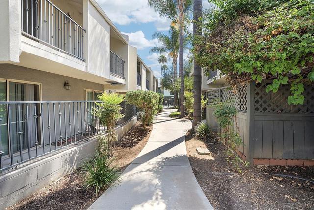 1045 Peach Ave, El Cajon CA: https://media.crmls.org/mediaz/06384b4c-c063-4fab-ab25-78dad9b4b237.jpg