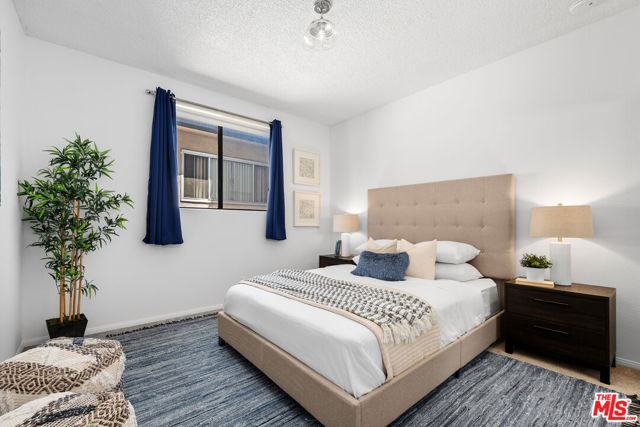 11982 Kiowa Avenue, Los Angeles CA: https://media.crmls.org/mediaz/06385f8c-1a08-410a-b393-b9d4832ab9ac.jpg