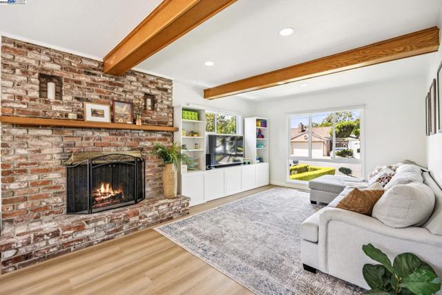 24 Via Hermosa, San Lorenzo CA: https://media.crmls.org/mediaz/063863e2-b12d-4ca8-a52e-facafba4bcc4.jpg