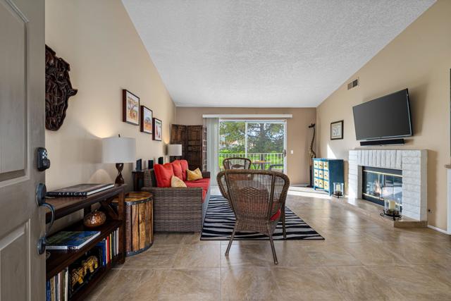 285 Desert Falls E Drive, Palm Desert CA: https://media.crmls.org/mediaz/0638f4d8-d9a0-4e93-8c95-0597c8d1c3d8.jpg