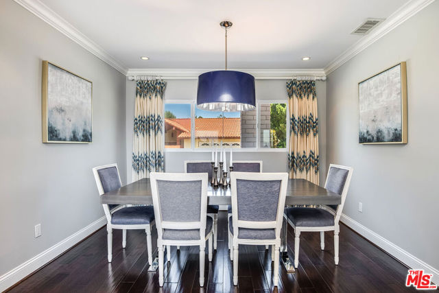 8407 Skyline Drive, Los Angeles CA: https://media.crmls.org/mediaz/06393814-895c-4332-8c25-5a128dda1dad.jpg