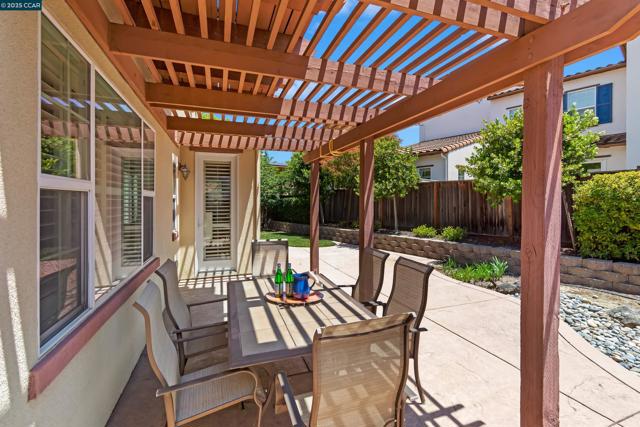 5214 Kenilworth Way, San Ramon CA: https://media.crmls.org/mediaz/06394248-3691-4120-83b0-c863321afb9c.jpg