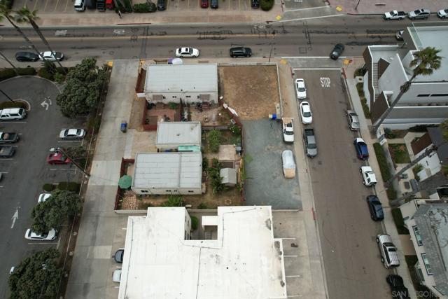 967 69 Seacoast Dr, Imperial Beach CA: https://media.crmls.org/mediaz/0639dbb6-ee12-4da4-949f-53e722aabcf1.jpg