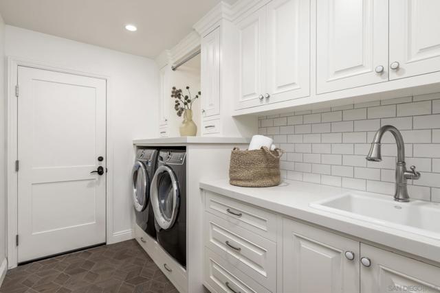 1879 Tahiti Drive, Costa Mesa CA: https://media.crmls.org/mediaz/0639fb87-86d2-465b-9c71-f414403d3fa7.jpg