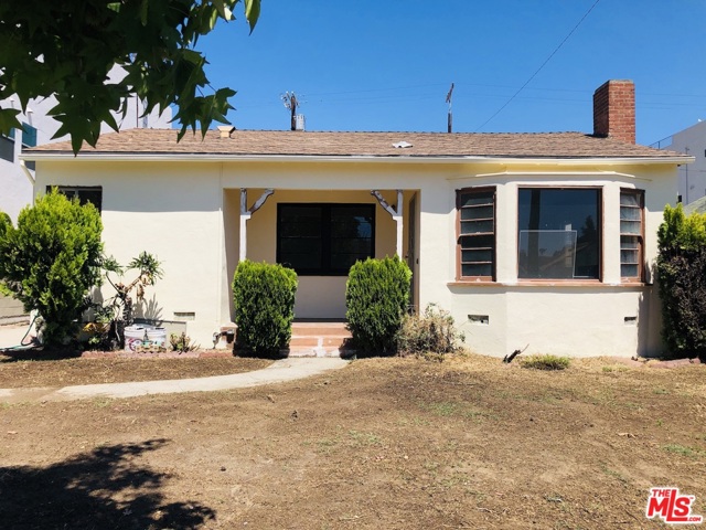 3732 Kelton Avenue Los Angeles, California California bungalow with 3-bedrooms & 1.5-bathroom. Large living room with wood floors, decorative fireplace and lots of light. Kitchen with breakfast bar and laundry area opening to the dining room. Two bedrooms with their own doors to the outside and a third bedroom with a large walk-in closet. Small fenced yard and driveway parking.
