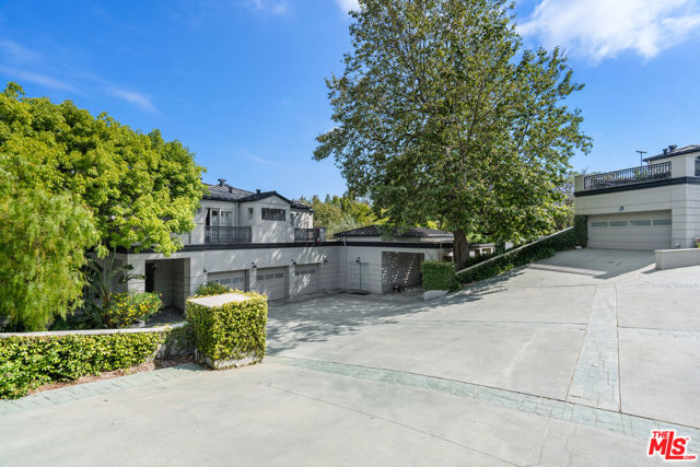 28600 Pacific Coast Highway, Malibu CA: https://media.crmls.org/mediaz/063a7f14-fbd8-4ba8-92f3-1c906dc1535d.jpg