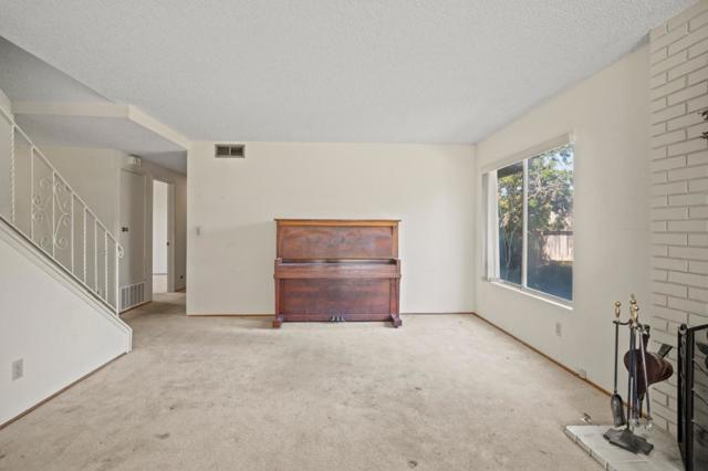 22709 Picador Drive, Salinas CA: https://media.crmls.org/mediaz/063b043d-dc2a-4b22-a1f5-25e7027027d4.jpg