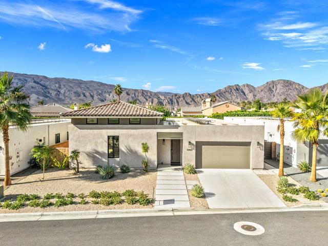 57601 Santo Thomas, La Quinta CA: https://media.crmls.org/mediaz/063b204f-a78f-44dd-b48f-98d1d9f37688.jpg