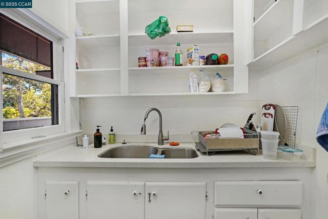 2006 Parker St, Berkeley CA: https://media.crmls.org/mediaz/063b2d83-b6fa-4c9b-a132-e0cdfed81732.jpg