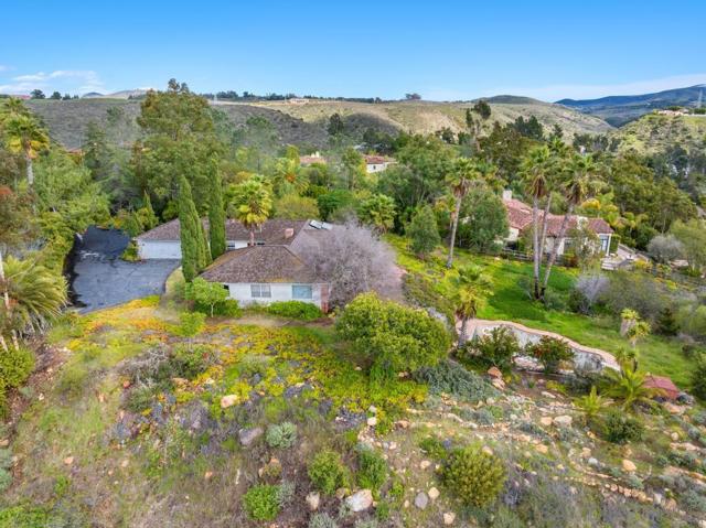 16574 Zumaque, Rancho Santa Fe CA: https://media.crmls.org/mediaz/063b3119-6e32-44c4-9ac4-320475e9de27.jpg
