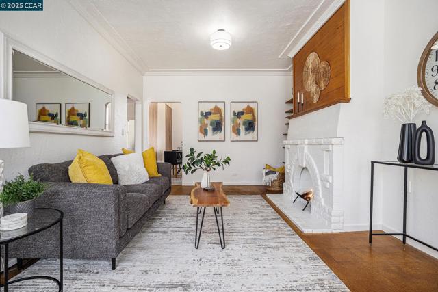 159 Ney Street, San Francisco CA: https://media.crmls.org/mediaz/063b6a56-1233-46bf-bdd6-95f190e4935e.jpg