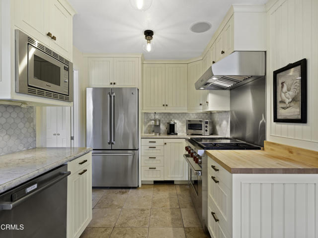 Detail Gallery Image 13 of 39 For 10392 Hills Rd, Mendocino,  CA 95460 - 2 Beds | 1 Baths
